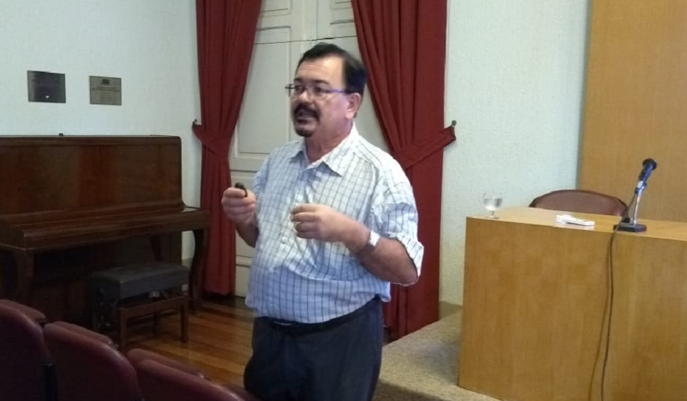 Dr. Abelardo Couto Junior palestrando sobre ética em pesquisa