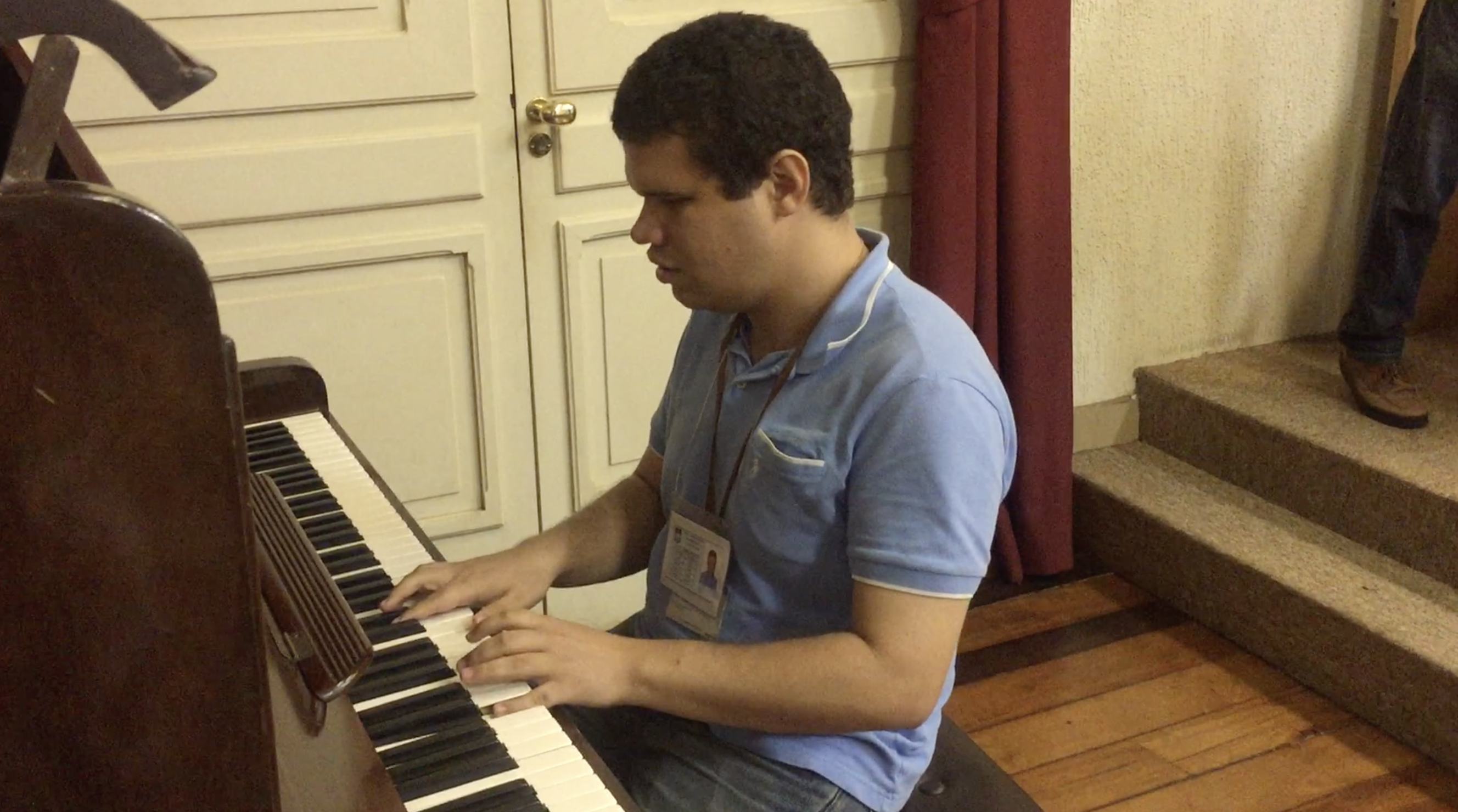 O aluno Ismael Marques Ferreira se apresentou ao piano.