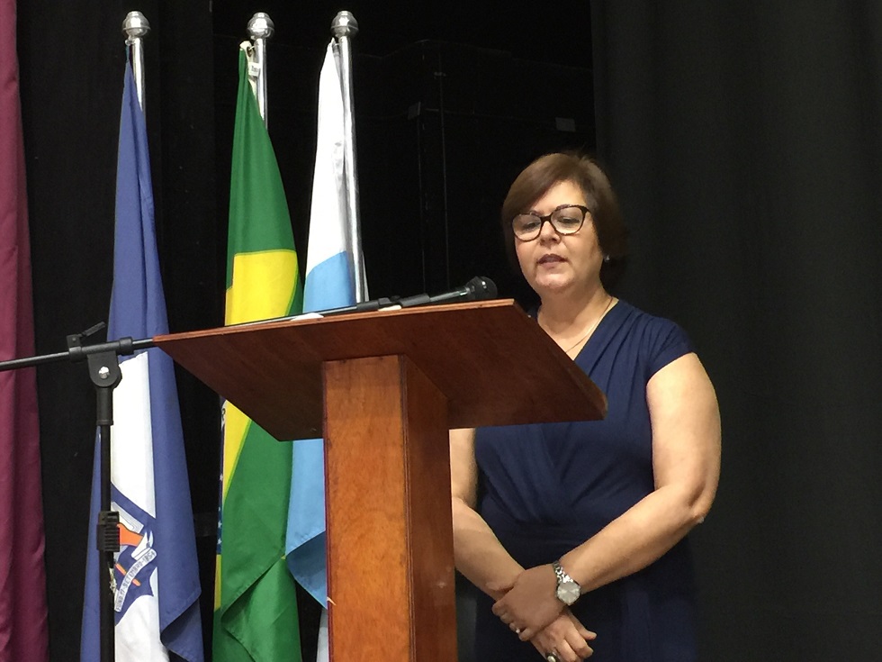 Professora Elise de Melo Borba Ferreira diretora do Dep. de Ps Graduao Pesquisa e Extenso do IBC